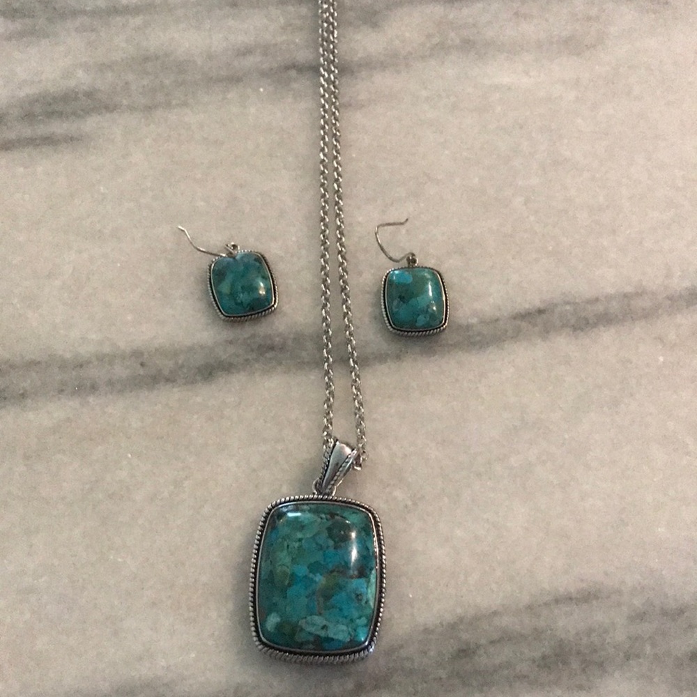 Turquoise necklace with matching earrings. Size of chains is 18 inches